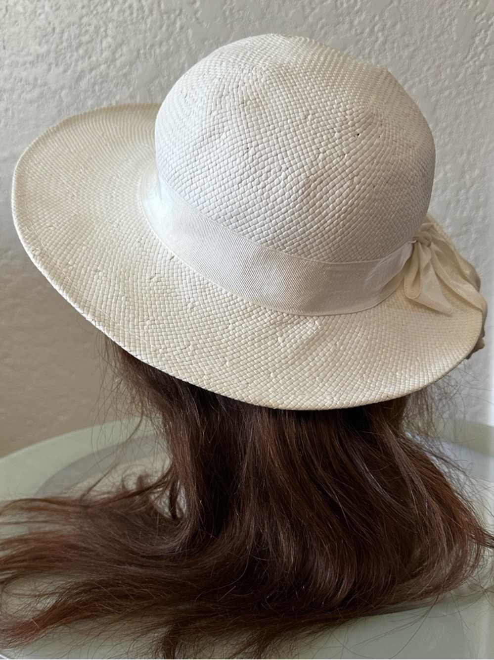 Vintage Women's Cream Straw Cloche Sun Hat with Decorative Bow 12 1/2” clean - Picture 4 of 12